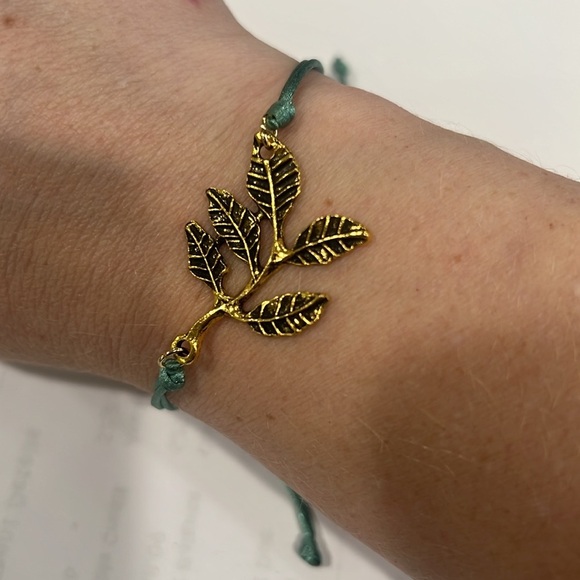 Knotted Bracelet with Golden Leaves - Picture 4 of 5